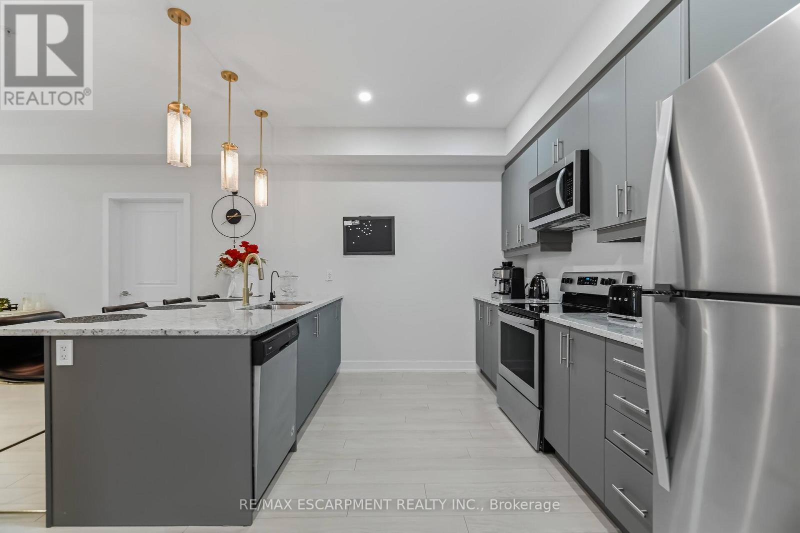 220 - 150 Oak Park Boulevard, Oakville, Ontario  L6H 3P2 - Photo 8 - W12860710