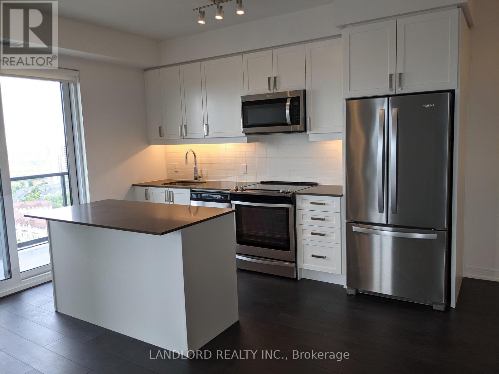 2001 - 8 NAHANI WAY, Mississauga, Ontario