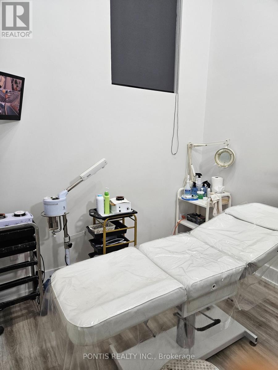 340 Main Street N, Brampton, Ontario  L6V 1P8 - Photo 11 - W12860740