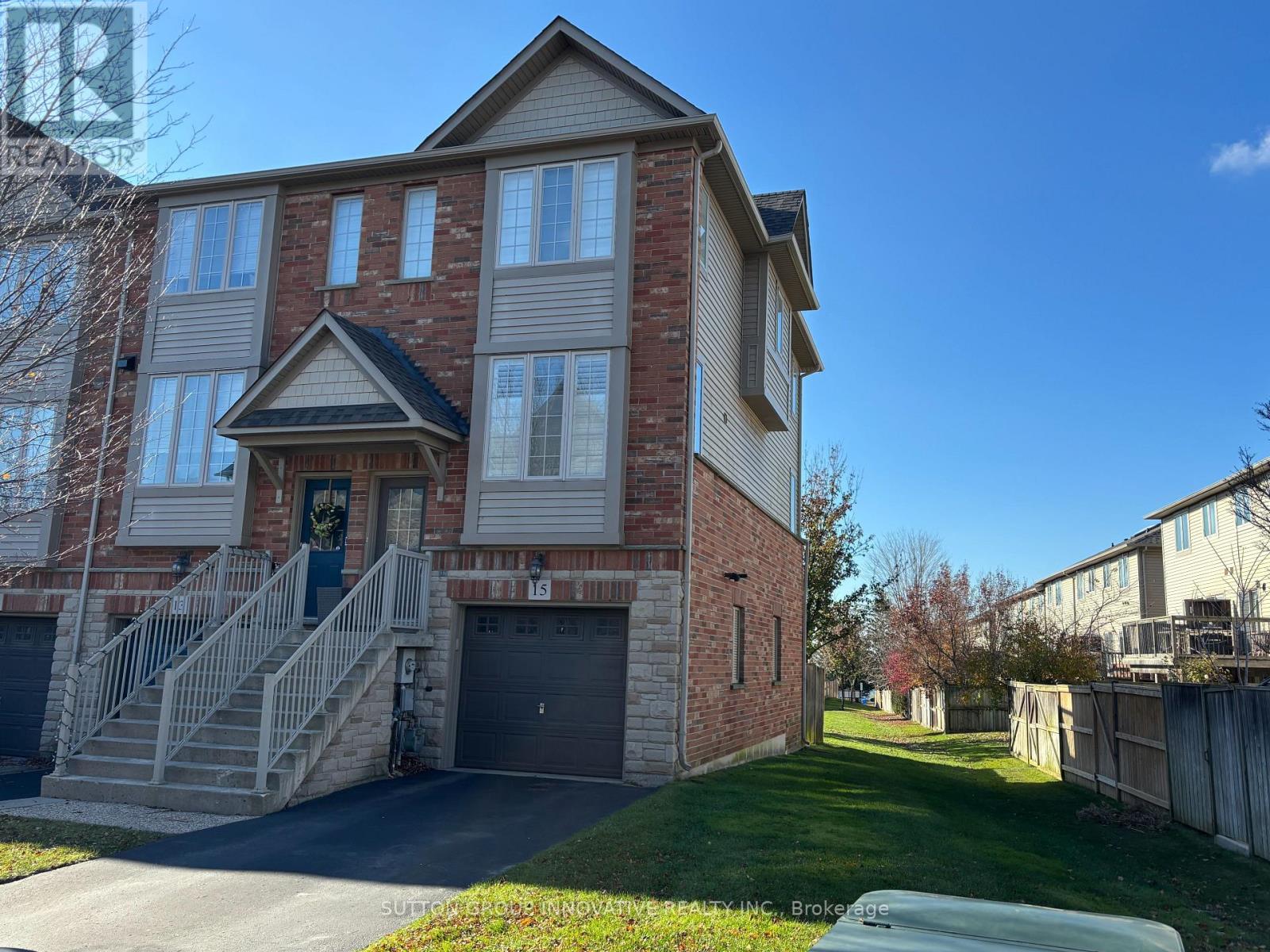 15 CHAPMAN LANE, Hamilton, Ontario