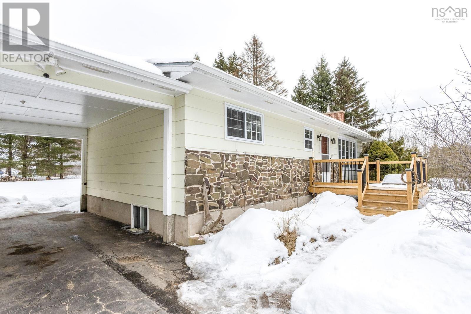 18 Cook Avenue, Wilmot, Nova Scotia  B0P 1W0 - Photo 2 - 202604051