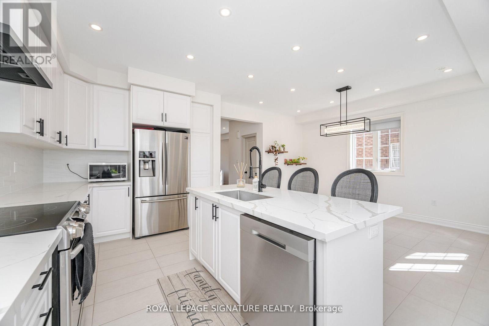 99 Burke Street, Hamilton, Ontario  L8B 0T8 - Photo 3 - X12860680