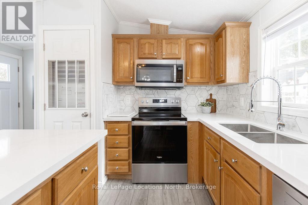 89 Georgian Glen Drive, Wasaga Beach, Ontario  L9Z 1K8 - Photo 9 - S12860924