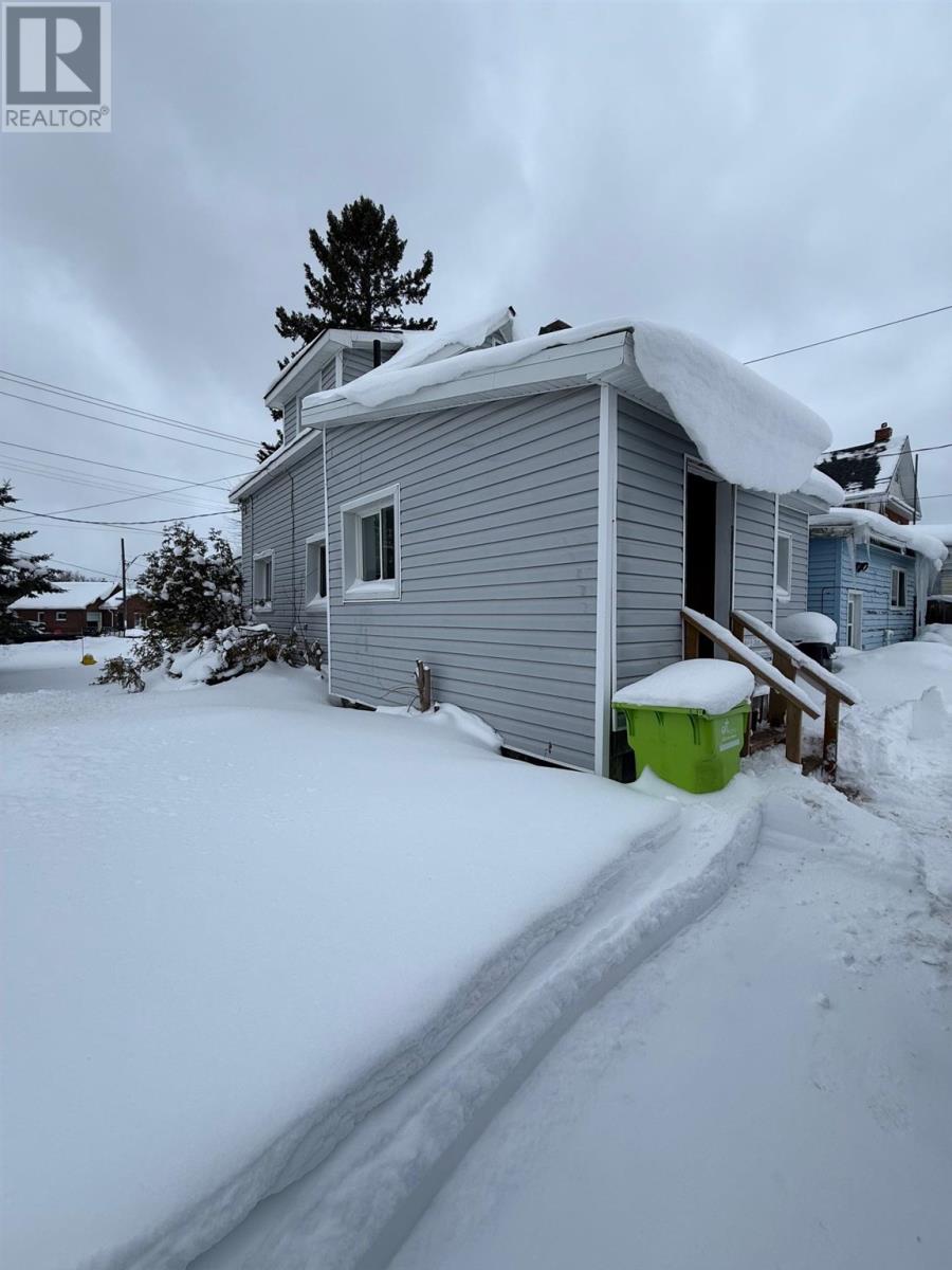 6 Spruce St, Sault Ste. Marie, Ontario  P6B 2G6 - Photo 2 - SM260078