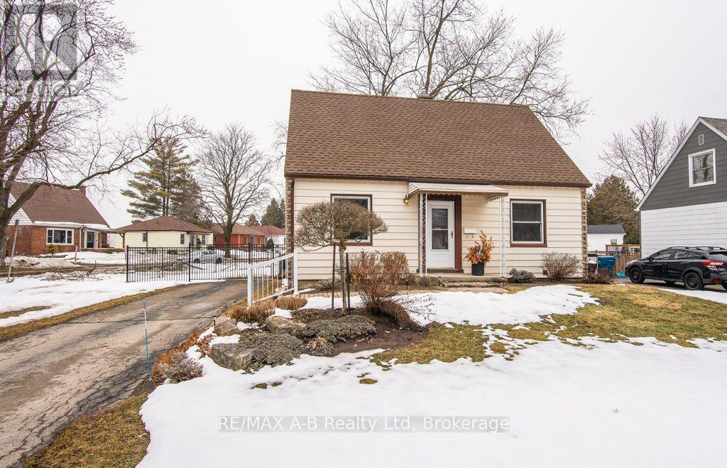 54 GLASTONBURY DRIVE, Stratford, Ontario