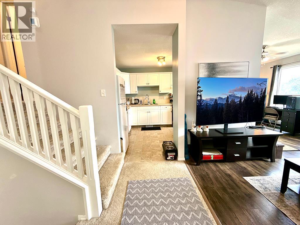 15 Dakota Road W, Lethbridge, Alberta  T1K 5L4 - Photo 3 - A2284905