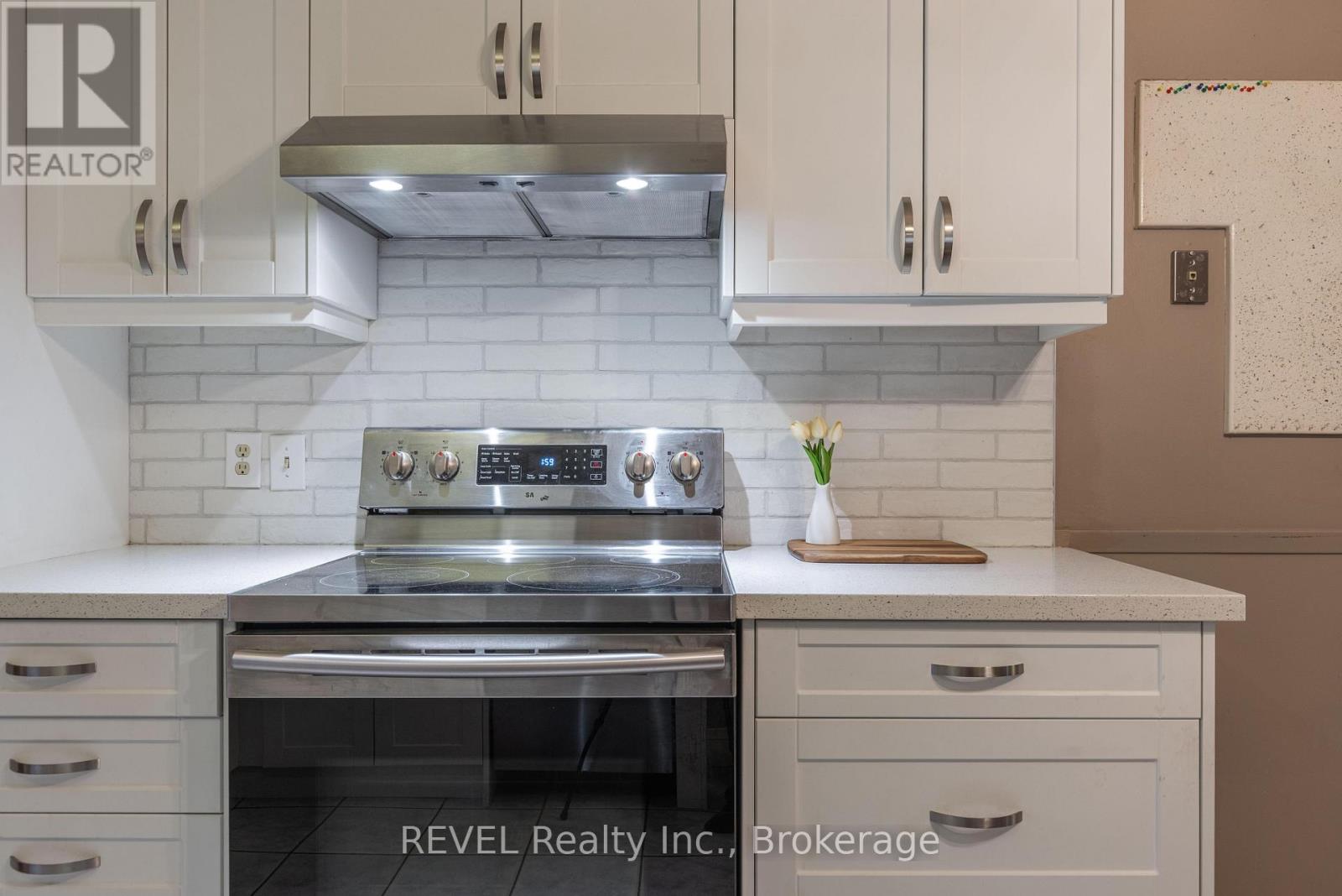 61 Woodrow Street, St. Catharines (Secord Woods), Ontario  L2P 2A4 - Photo 13 - X12860176