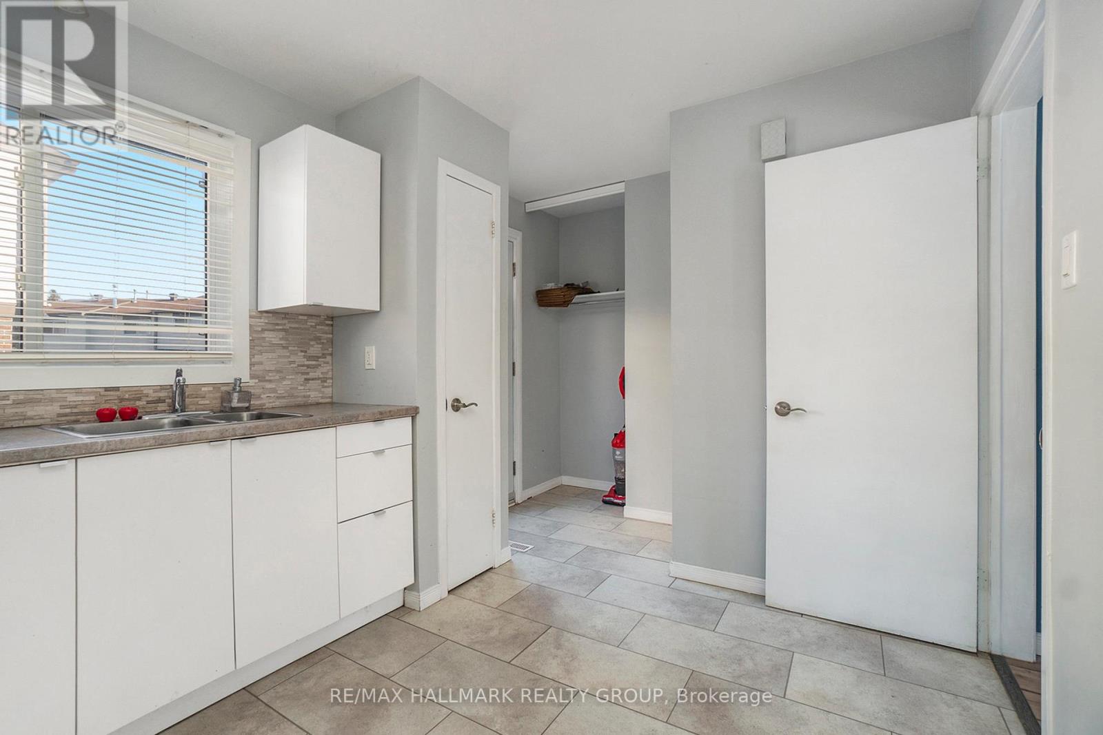 D - 6 Henfield Avenue, Ottawa, Ontario  K2J 1P2 - Photo 7 - X12860934