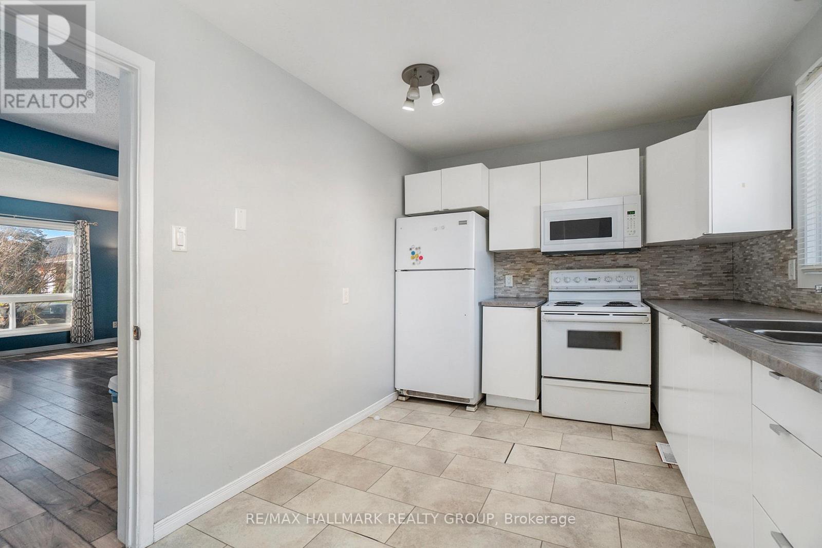 D - 6 Henfield Avenue, Ottawa, Ontario  K2J 1P2 - Photo 8 - X12860934