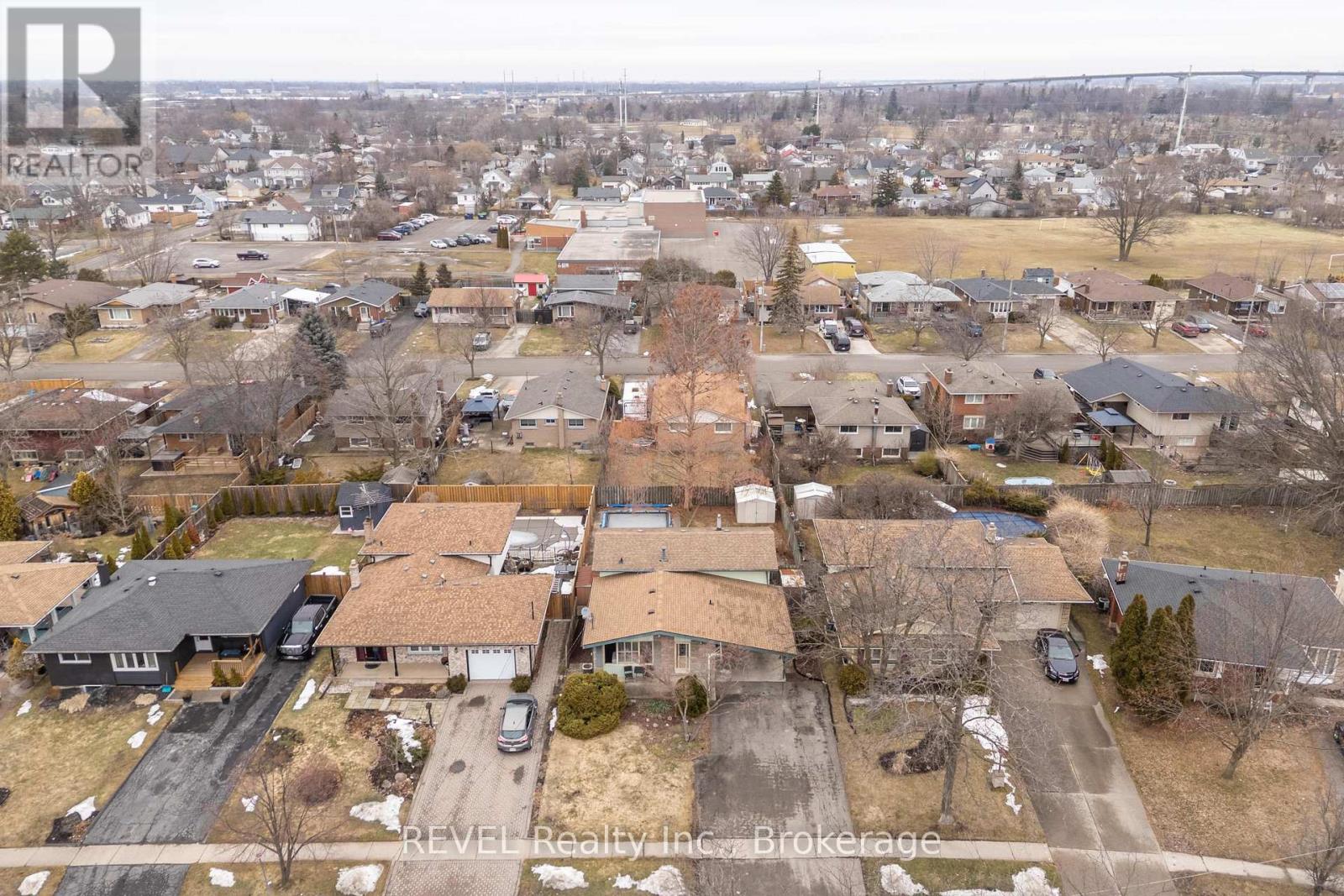 61 Woodrow Street, St. Catharines (Secord Woods), Ontario  L2P 2A4 - Photo 34 - X12860176