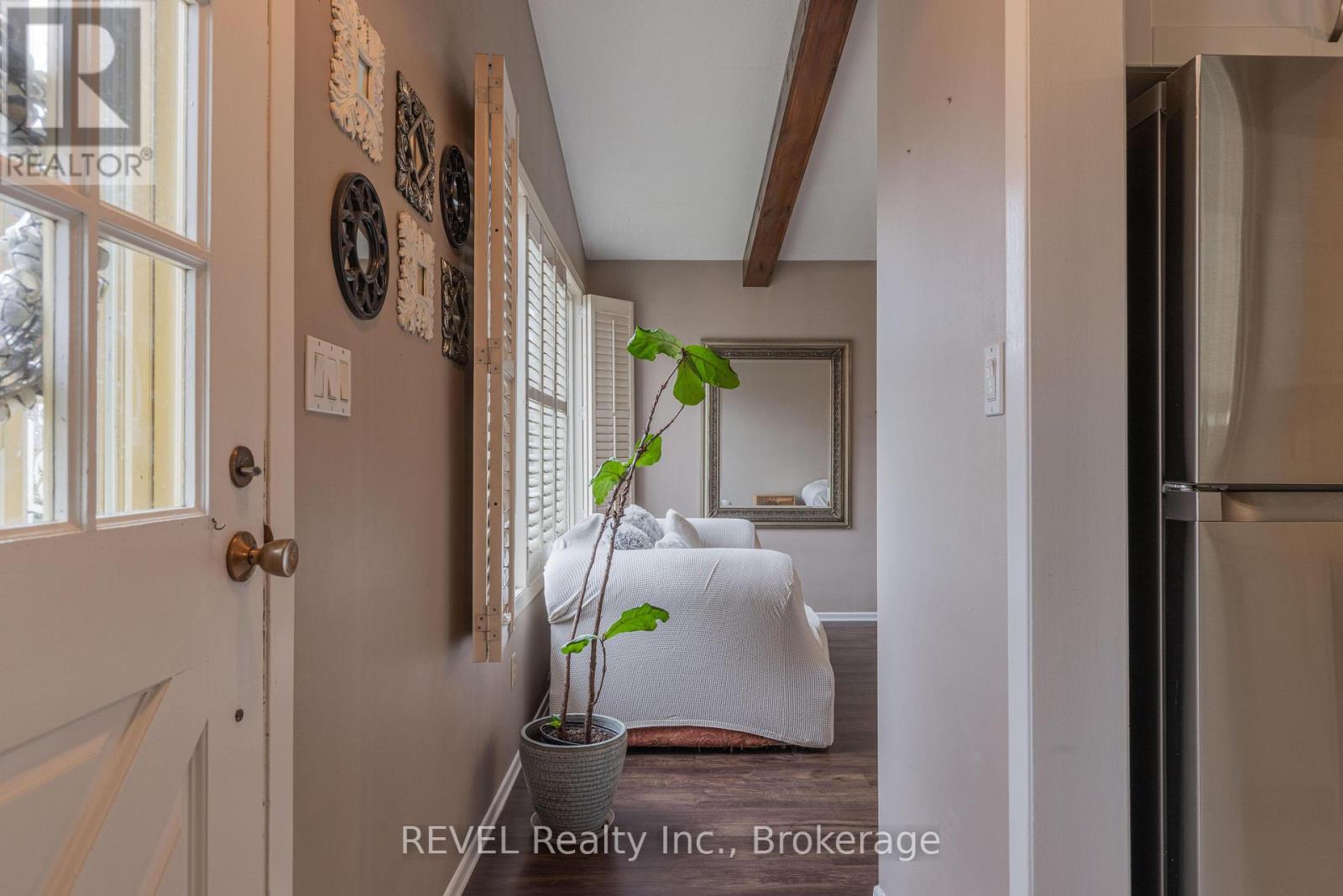 61 Woodrow Street, St. Catharines (Secord Woods), Ontario  L2P 2A4 - Photo 4 - X12860176