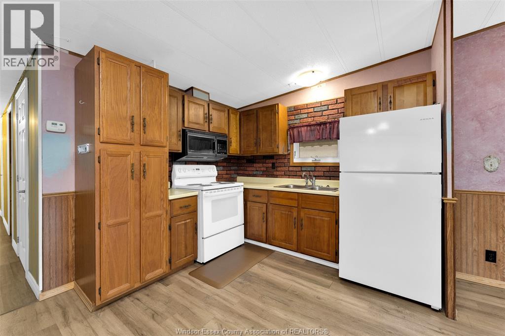 8 Malden Hill Drive, Amherstburg, Ontario  N9V 3E1 - Photo 10 - 26004804