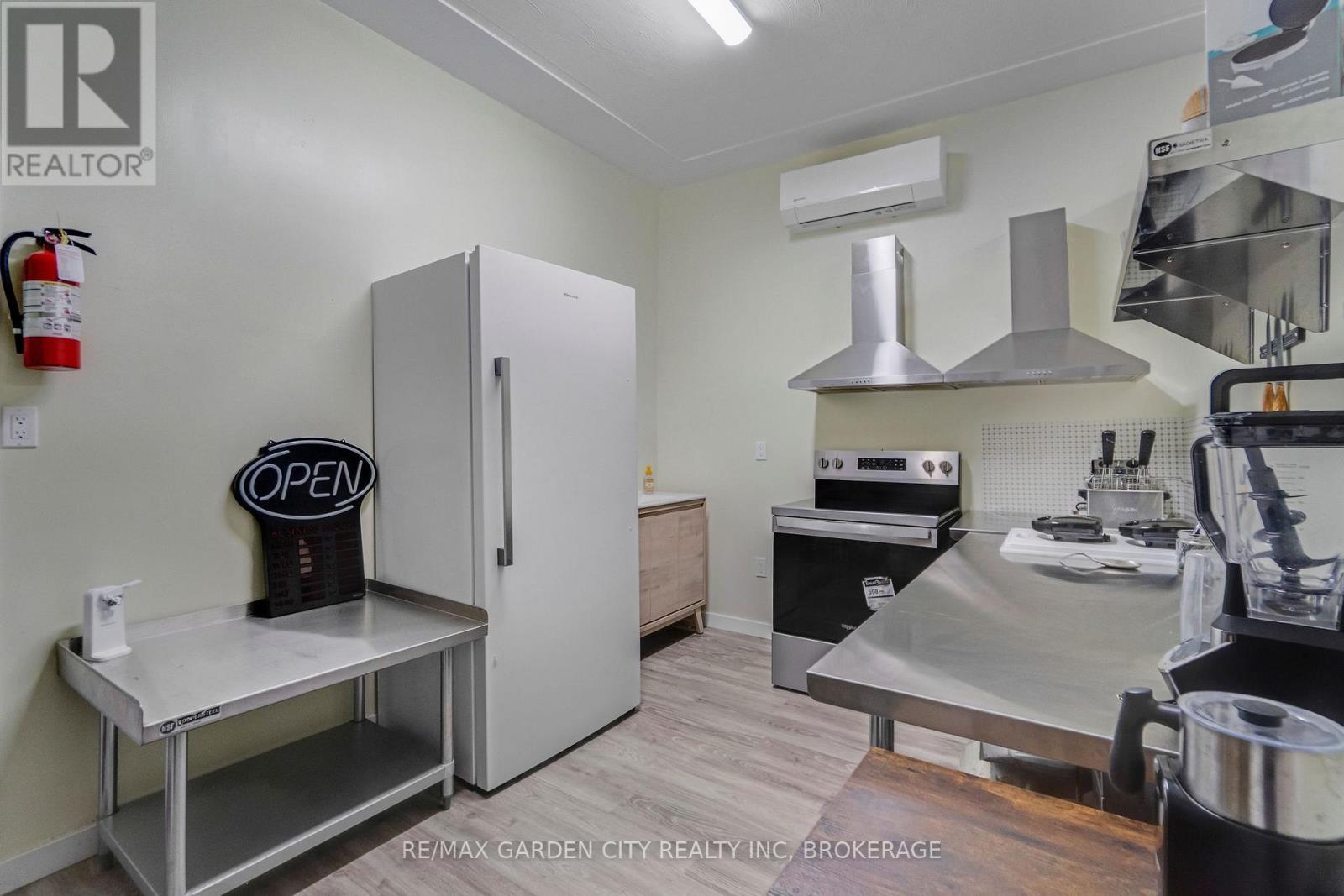 2147 King Street E, Hamilton, Ontario  L8K 1W5 - Photo 16 - X12860798