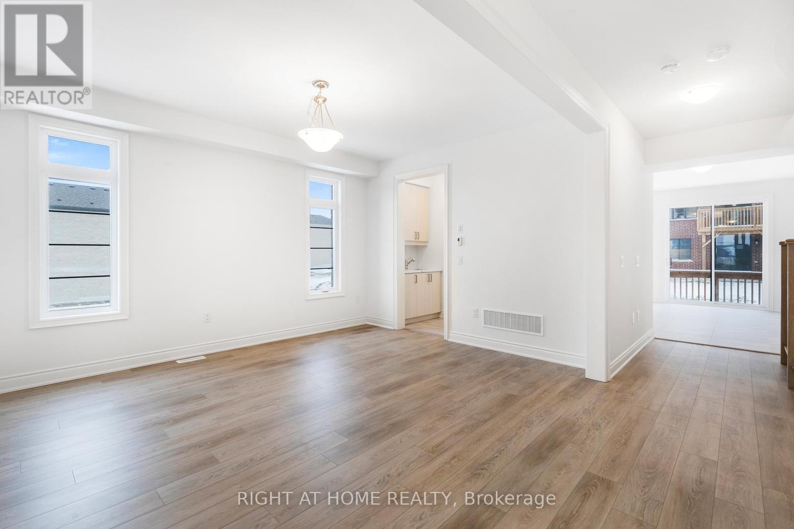 59 Cunningham Drive, Bradford West Gwillimbury, Ontario  L0G 1B0 - Photo 12 - N12807250