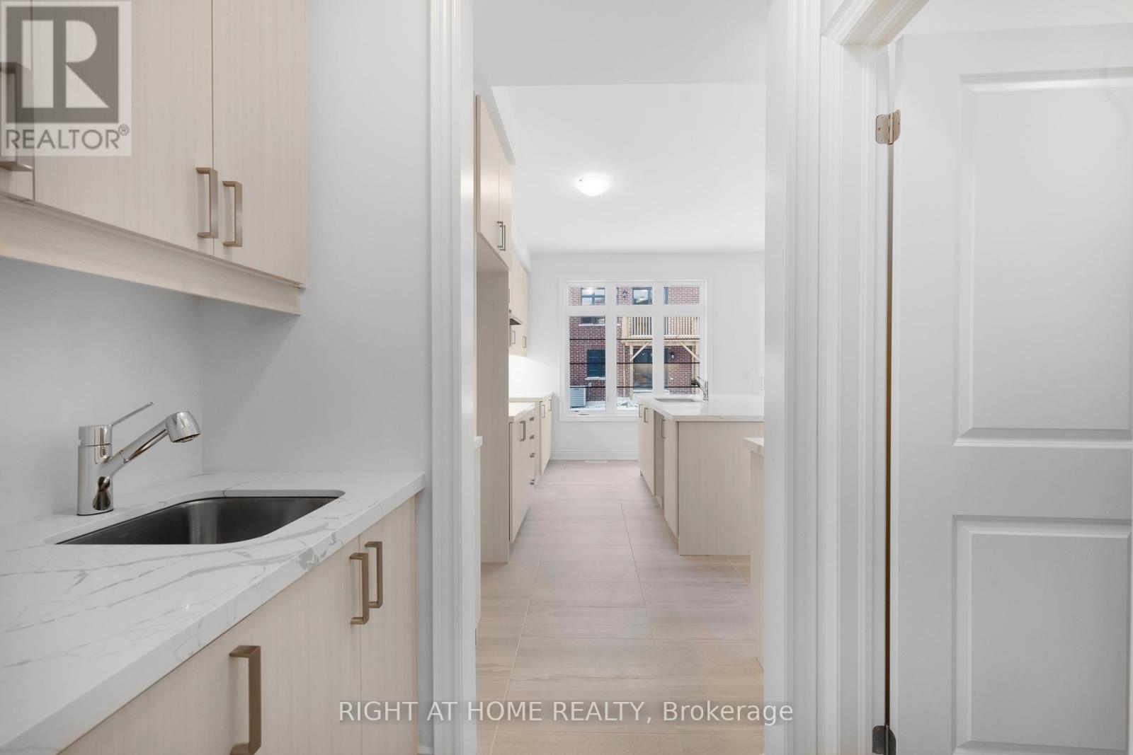 59 Cunningham Drive, Bradford West Gwillimbury, Ontario  L0G 1B0 - Photo 14 - N12807250