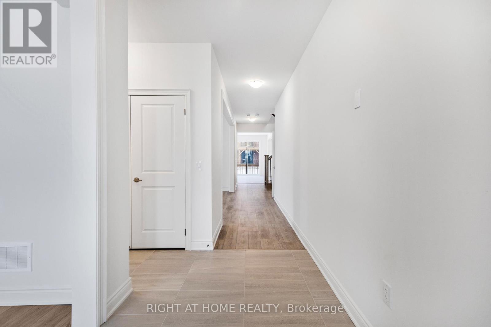 59 Cunningham Drive, Bradford West Gwillimbury, Ontario  L0G 1B0 - Photo 10 - N12807250