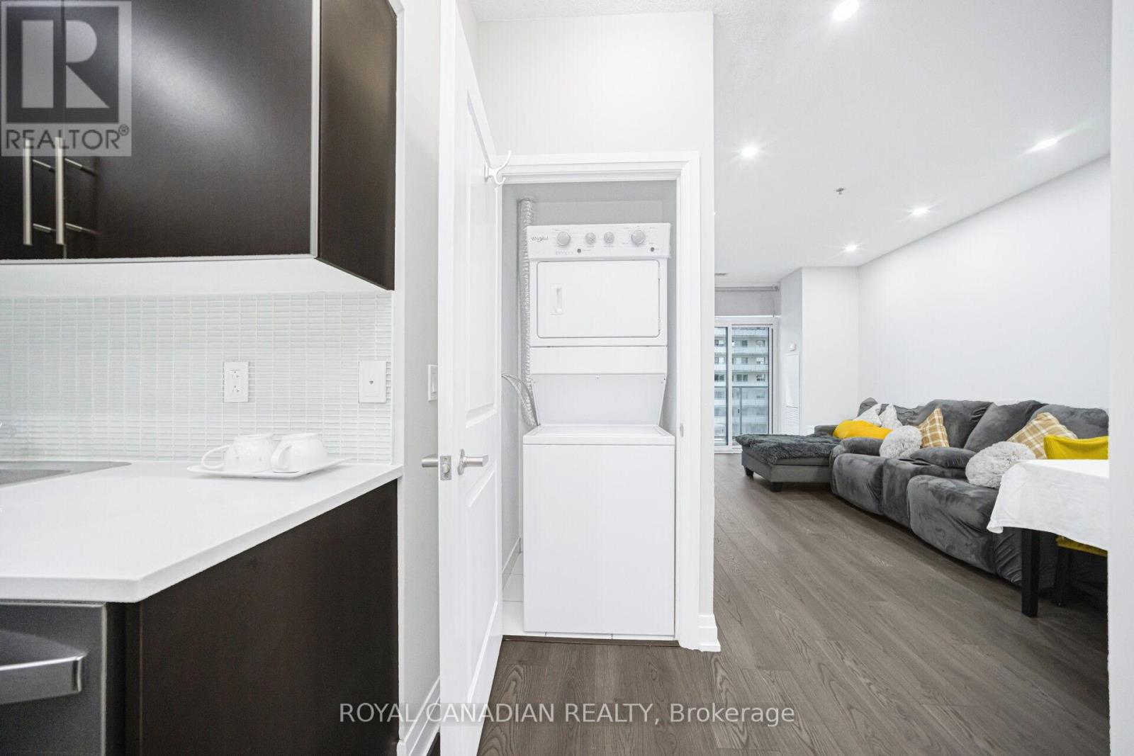 308 - 55 Speers Road, Oakville, Ontario  L6K 0H9 - Photo 18 - W12695548