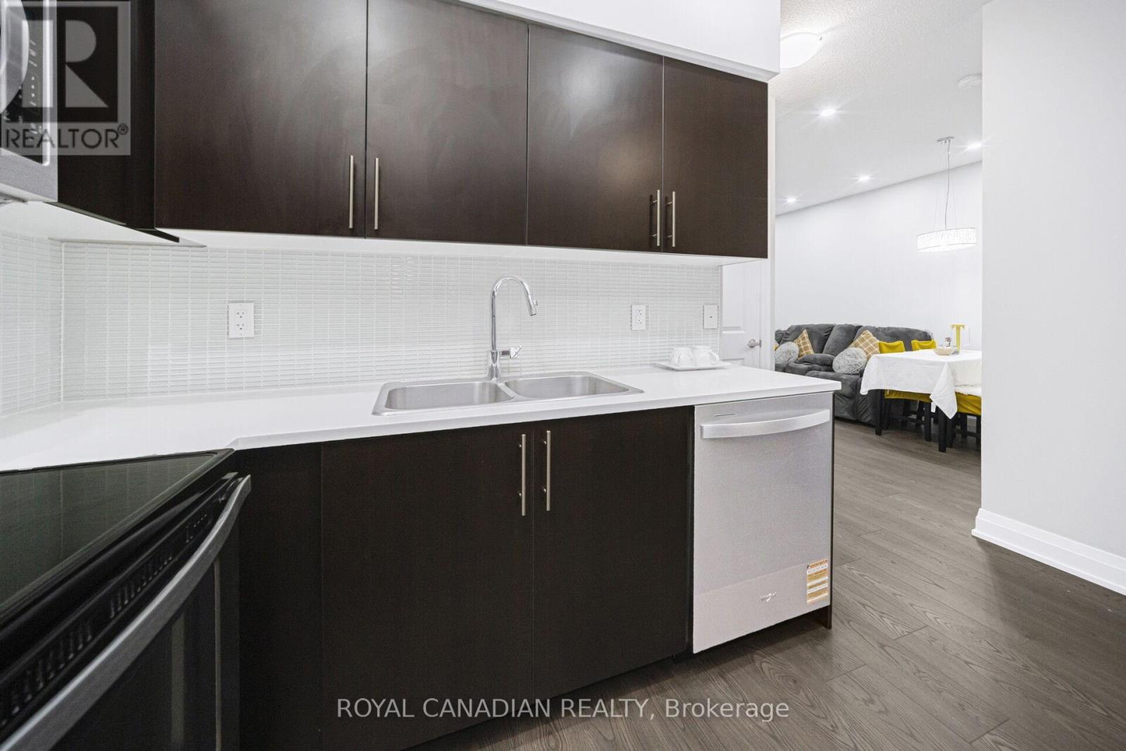 308 - 55 Speers Road, Oakville, Ontario  L6K 0H9 - Photo 17 - W12695548