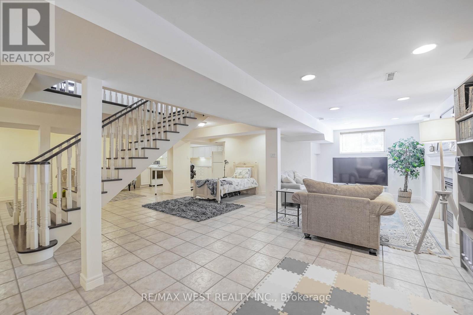 43 Summitcrest Drive, Richmond Hill, Ontario  L4S 1A7 - Photo 18 - N12860870