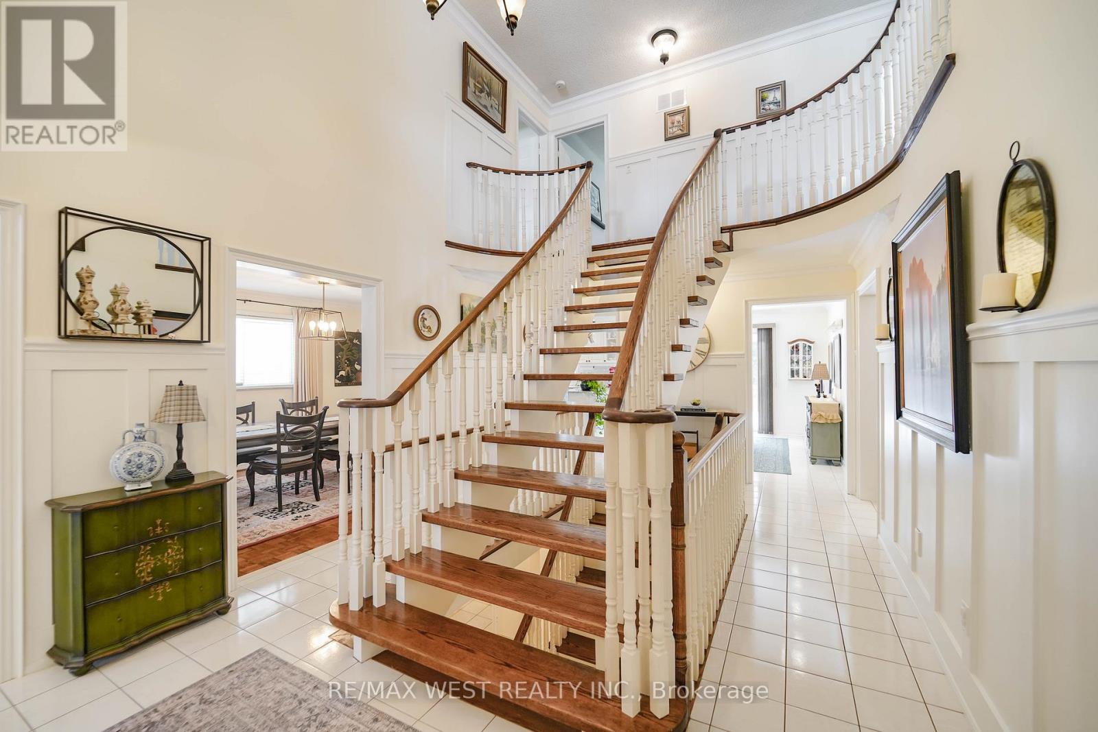 43 Summitcrest Drive, Richmond Hill, Ontario  L4S 1A7 - Photo 2 - N12860870