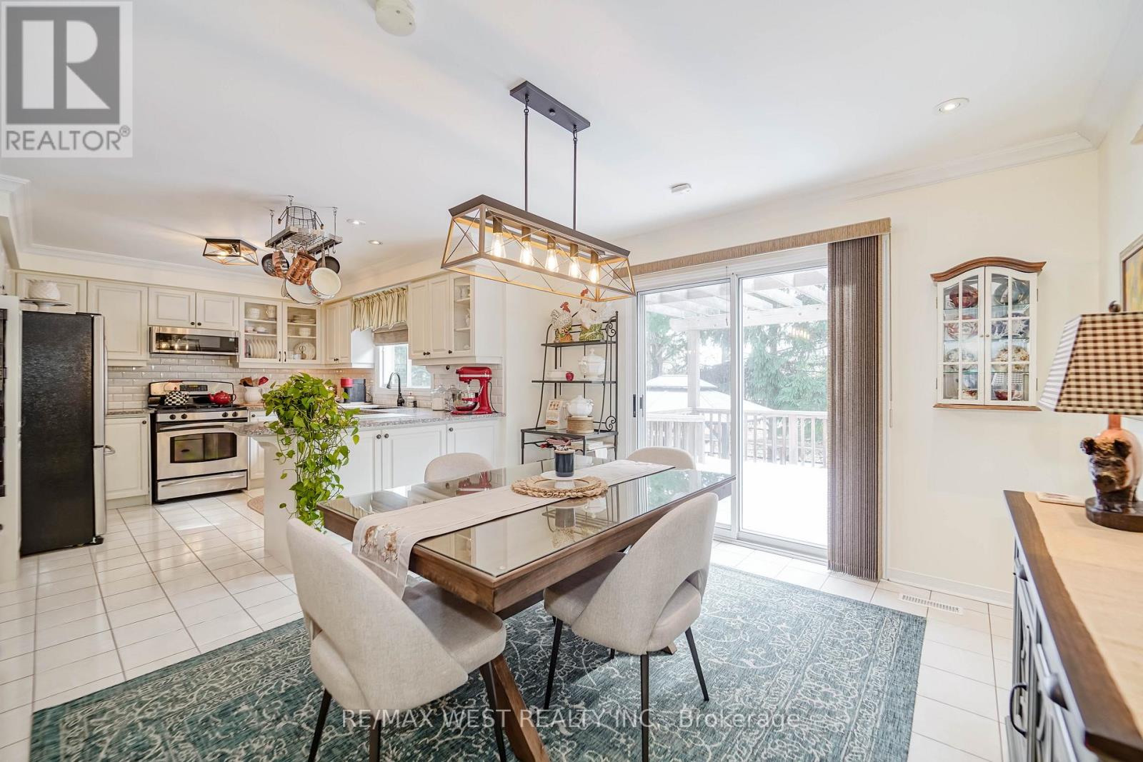 43 Summitcrest Drive, Richmond Hill, Ontario  L4S 1A7 - Photo 4 - N12860870