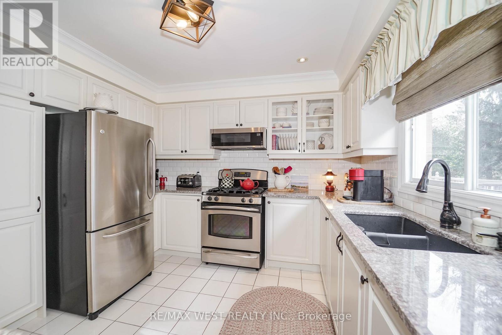 43 Summitcrest Drive, Richmond Hill, Ontario  L4S 1A7 - Photo 6 - N12860870