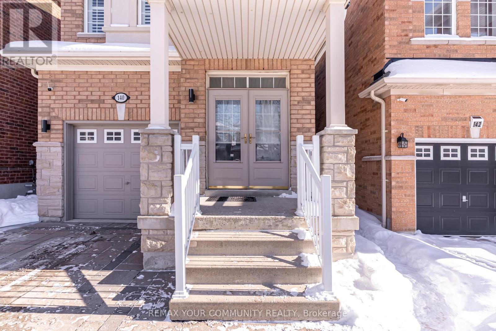 140 Laramie Crescent, Vaughan, Ontario L6A 0R1 - Photo 2 - N12860932