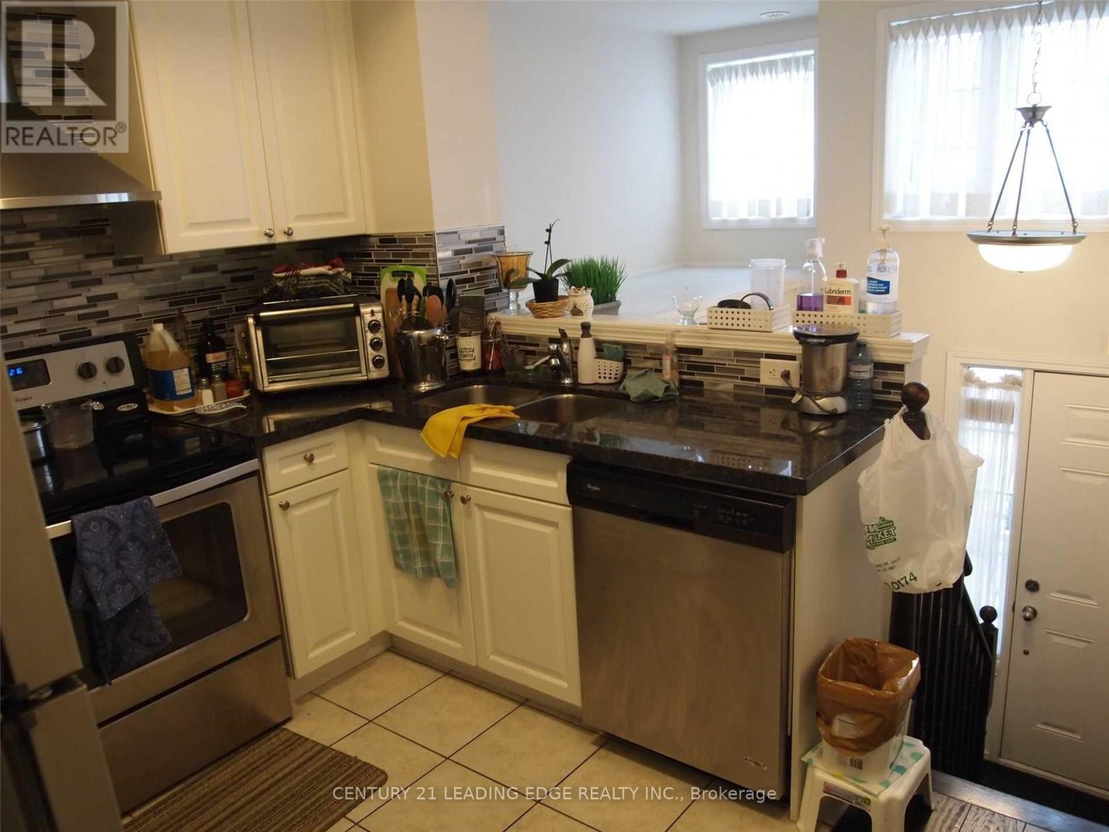 105 Silverwood Avenue, Richmond Hill, Ontario  L4S 0G3 - Photo 2 - N12860940