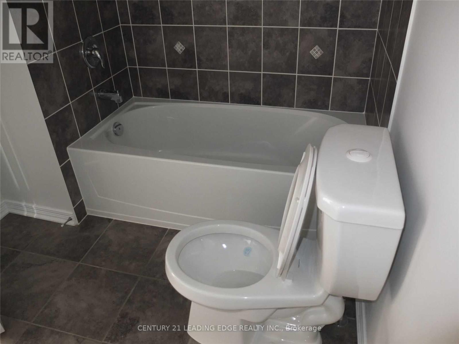 105 Silverwood Avenue, Richmond Hill, Ontario  L4S 0G3 - Photo 9 - N12860940