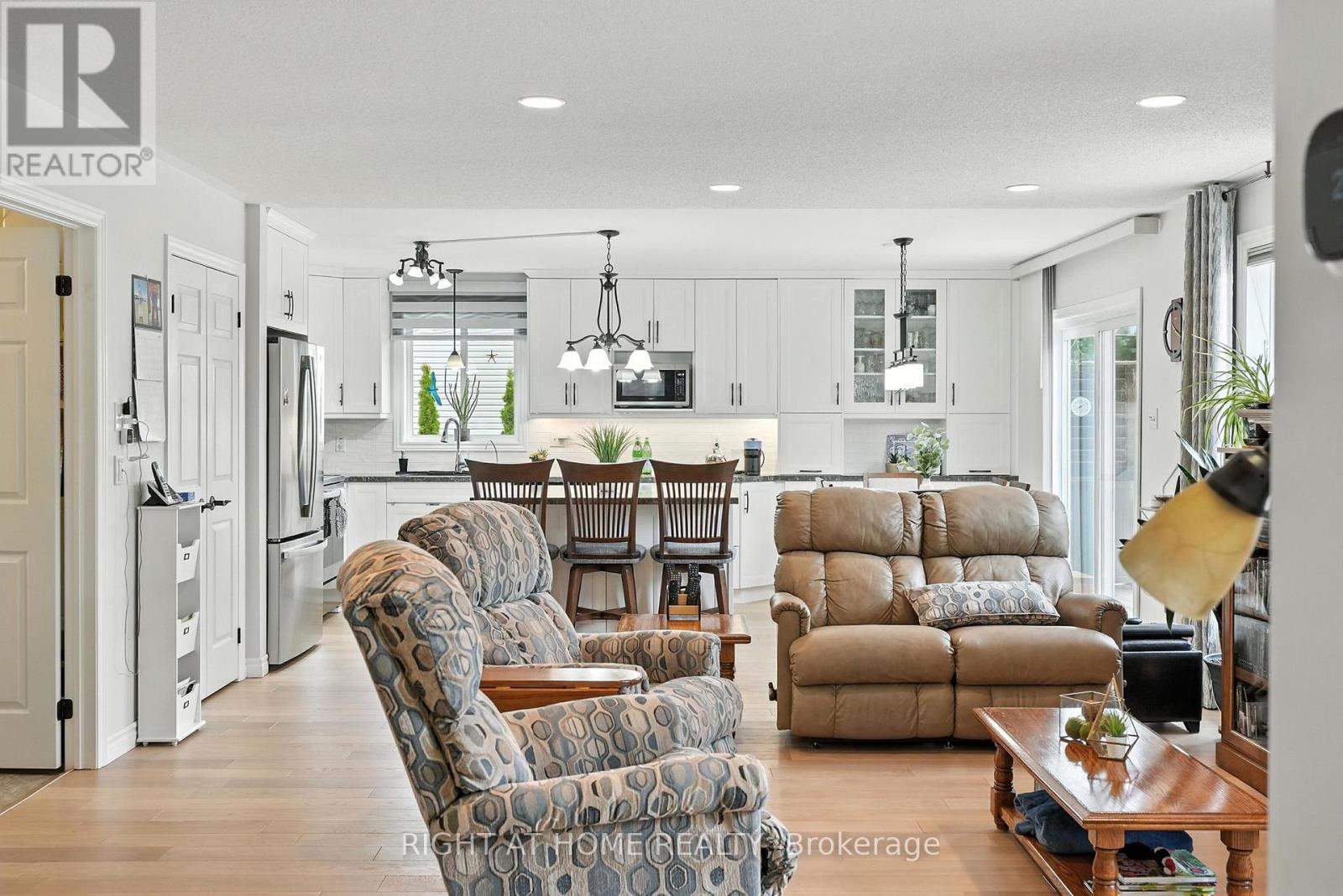 16 O'neill Circle, Springwater (Phelpston), Ontario  L0L 2K0 - Photo 17 - S12860944