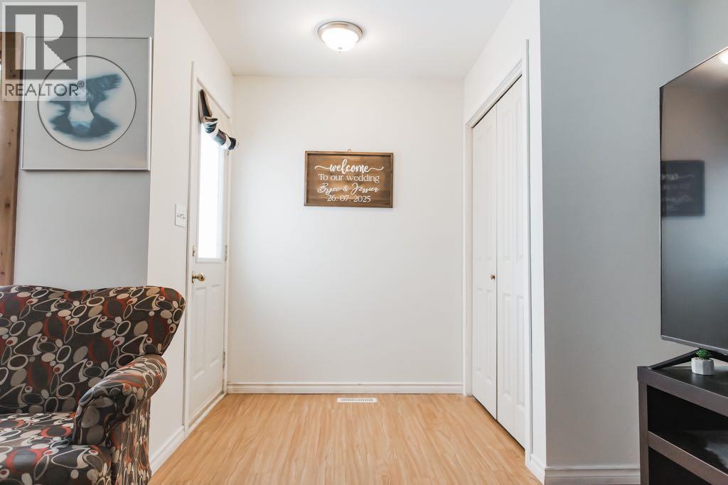 9707 92a Street, Grande Prairie, Alberta  T8V 4N3 - Photo 5 - A2282125