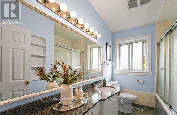 185 Rathburn Road, Toronto, Ontario  M9B 2L5 - Photo 10 - W12860814