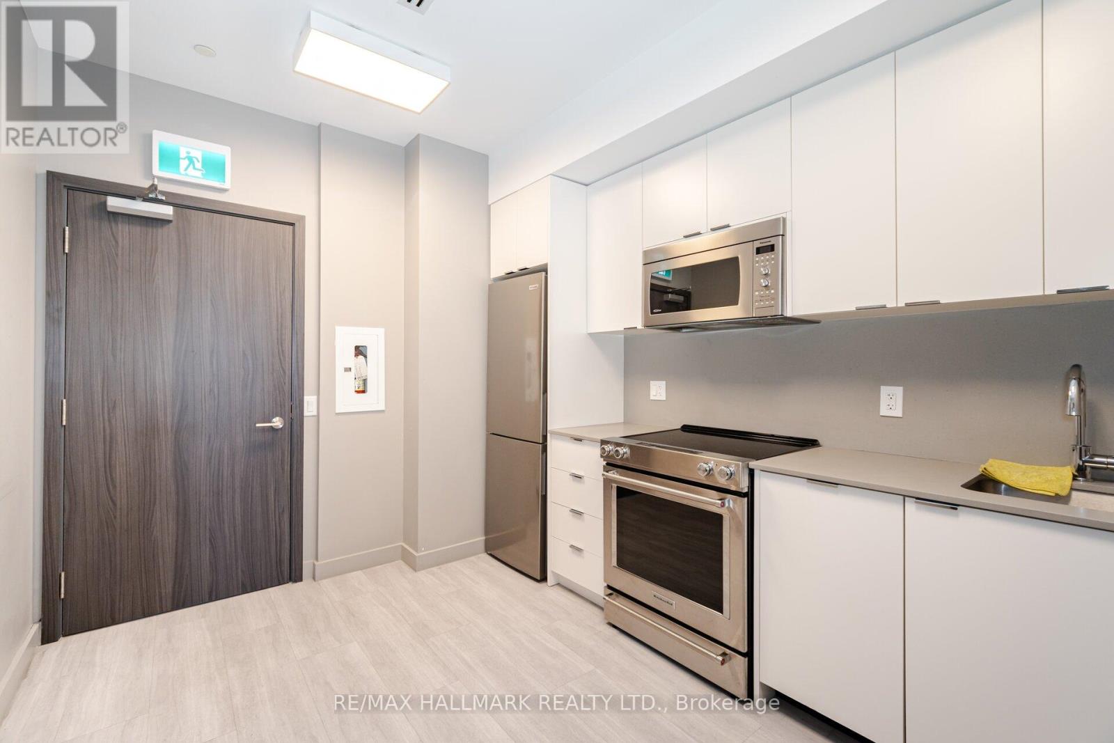 2003 - 30 Samuel Wood Way, Toronto, Ontario  M9B 0C9 - Photo 30 - W12860898