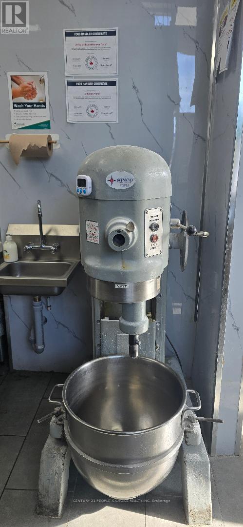 C4 - 702 Woolwich Street, Guelph, Ontario  N1H 3Z1 - Photo 8 - X12860776