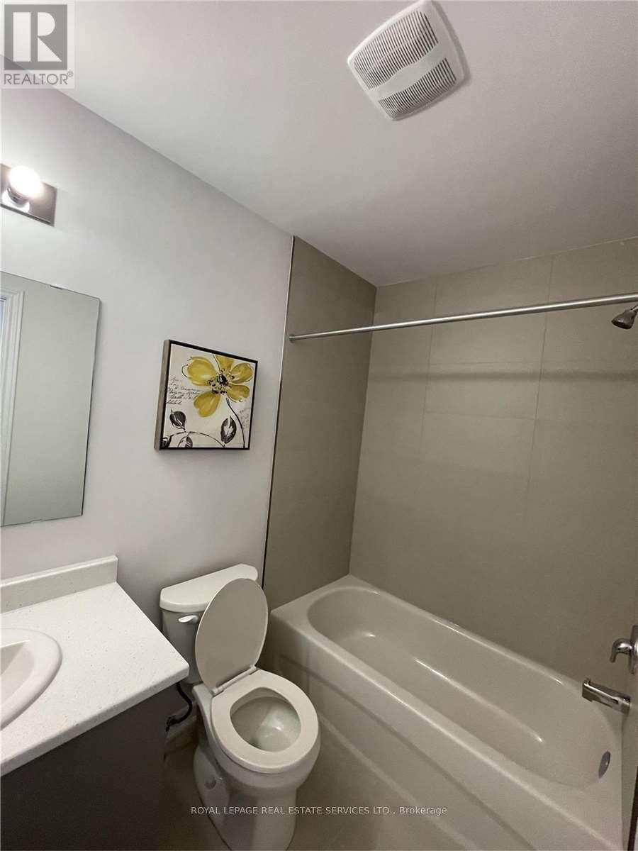 60 Dewberry Drive, Kitchener, Ontario  N2B 0A9 - Photo 12 - X12860816