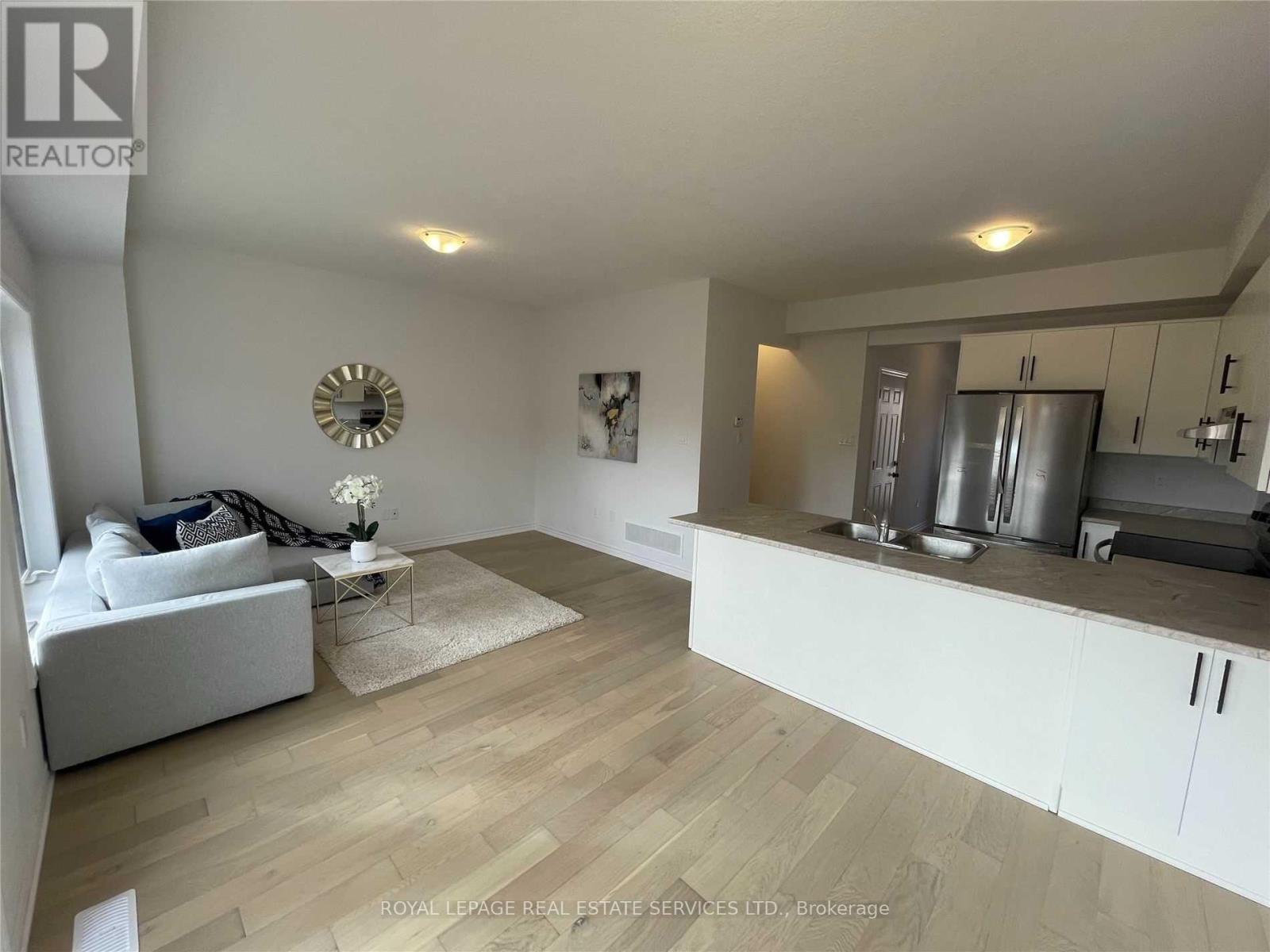 60 Dewberry Drive, Kitchener, Ontario  N2B 0A9 - Photo 4 - X12860816