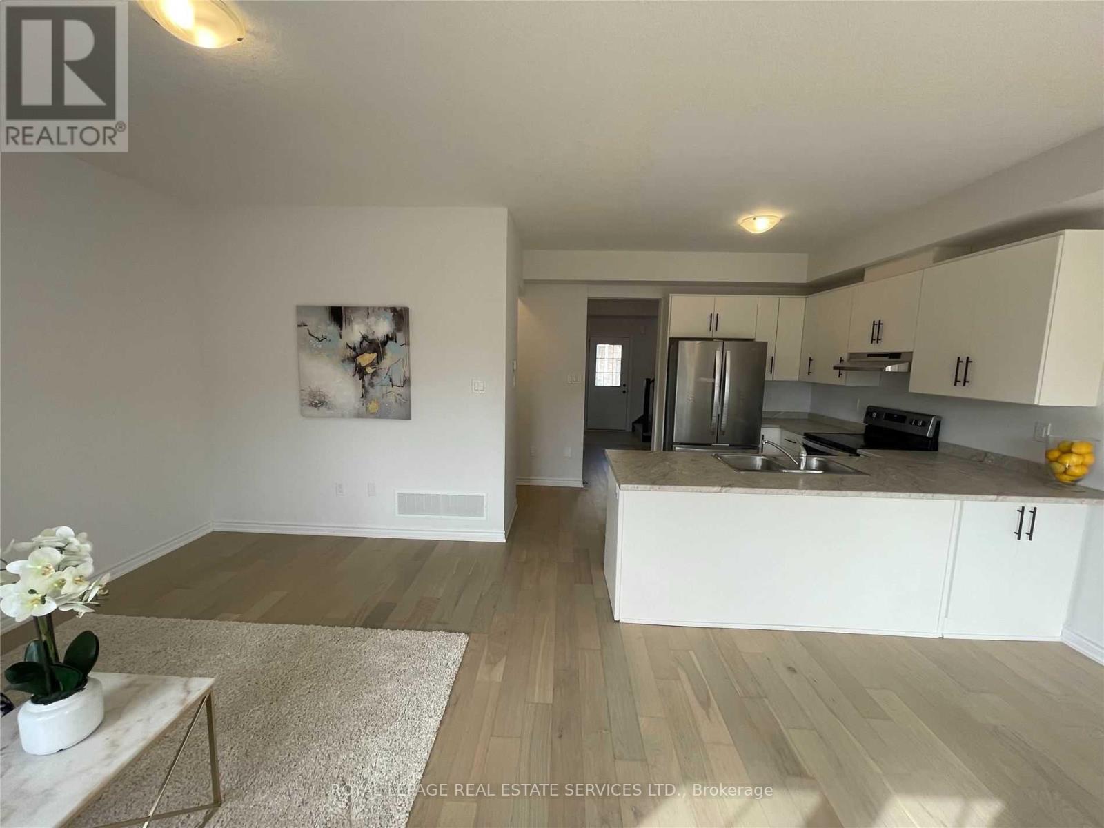 60 Dewberry Drive, Kitchener, Ontario  N2B 0A9 - Photo 5 - X12860816