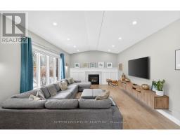 11 ELDERBERRY LANE, Hamilton, Ontario