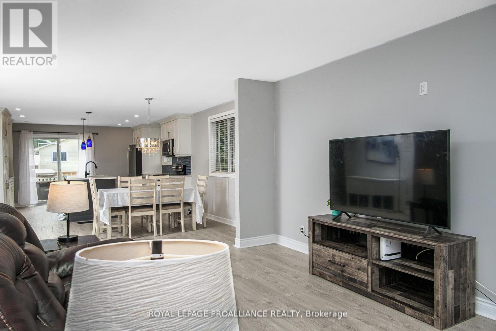 11 Springbrook Crescent, Belleville, Ontario  K8P 5B7 - Photo 12 - X12861064