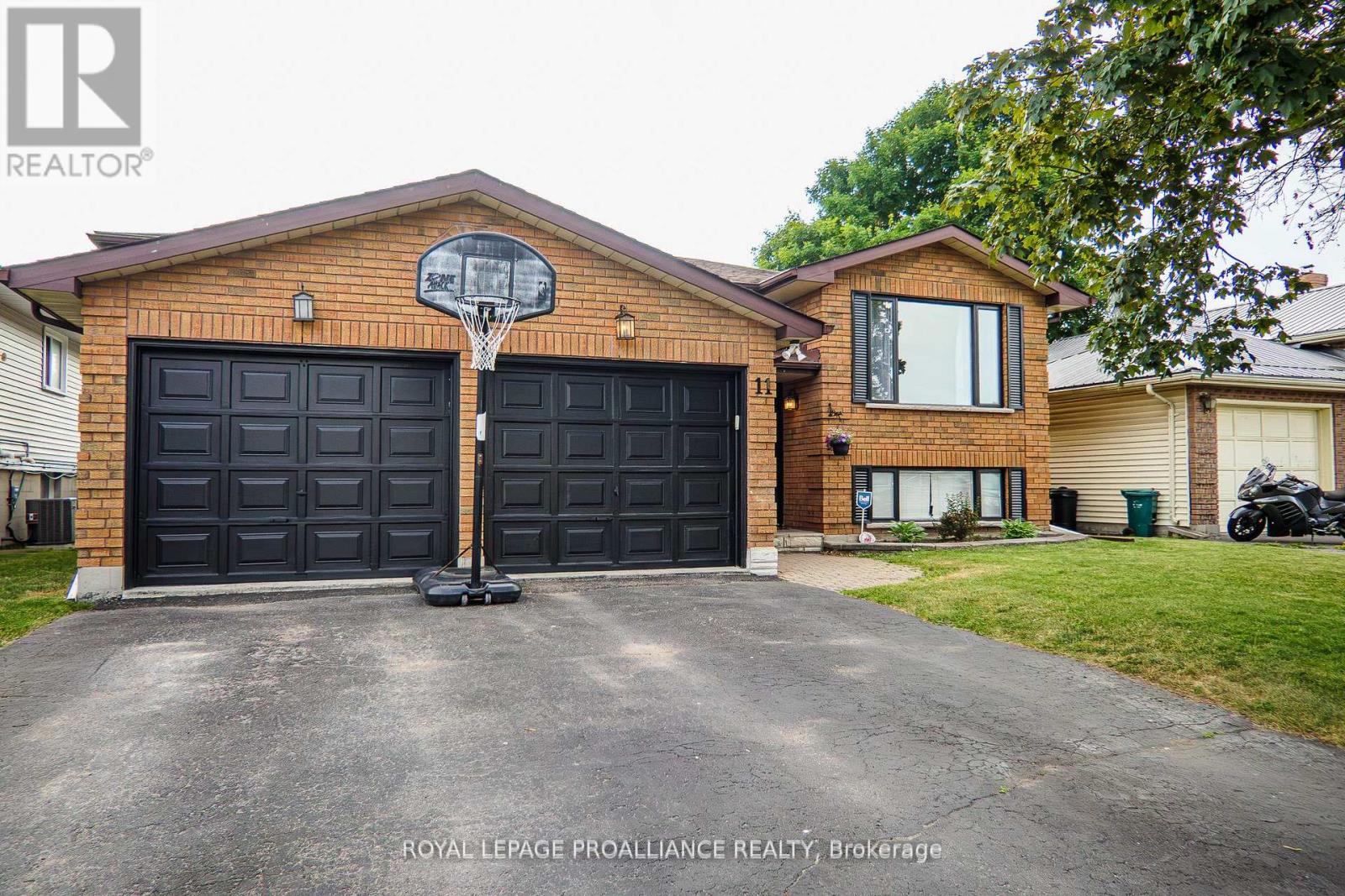 11 Springbrook Crescent, Belleville, Ontario  K8P 5B7 - Photo 4 - X12861064