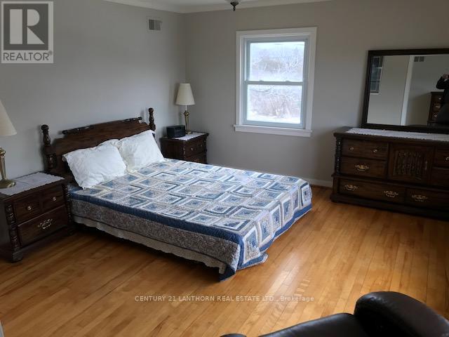 32 Ortona Circle N, Prince Edward County, Ontario  K0K 2T0 - Photo 15 - X12861244