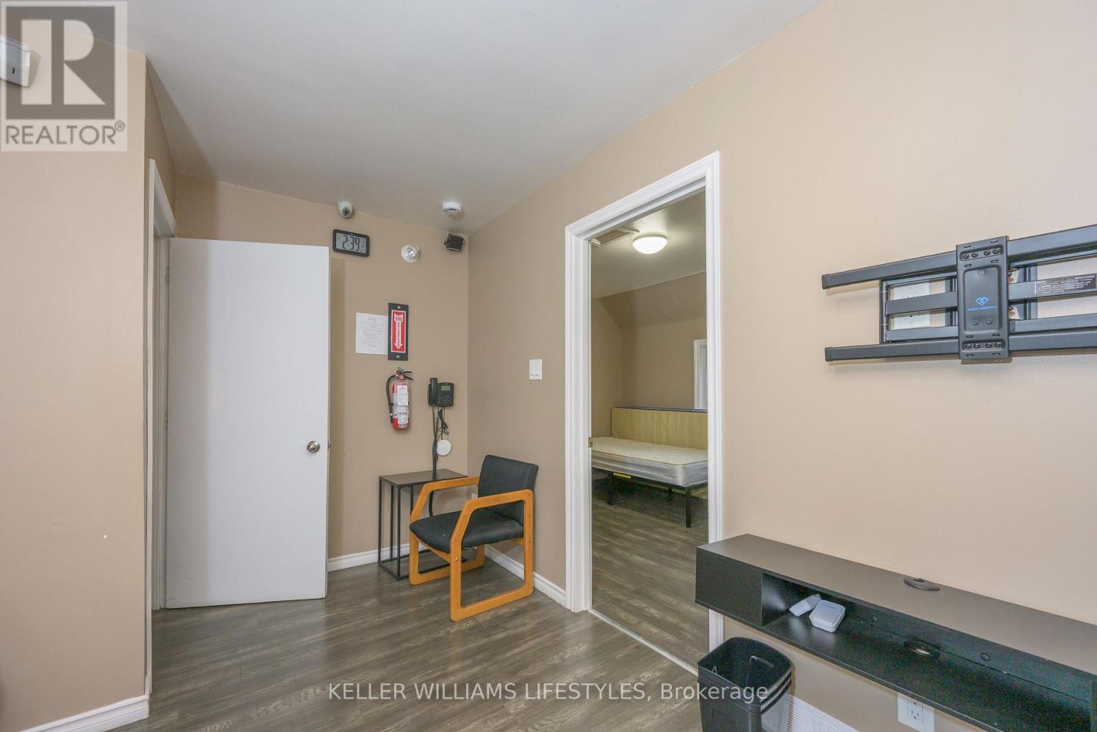 1233 Dundas Street, London East, Ontario  N5W 3B1 - Photo 21 - X12860960