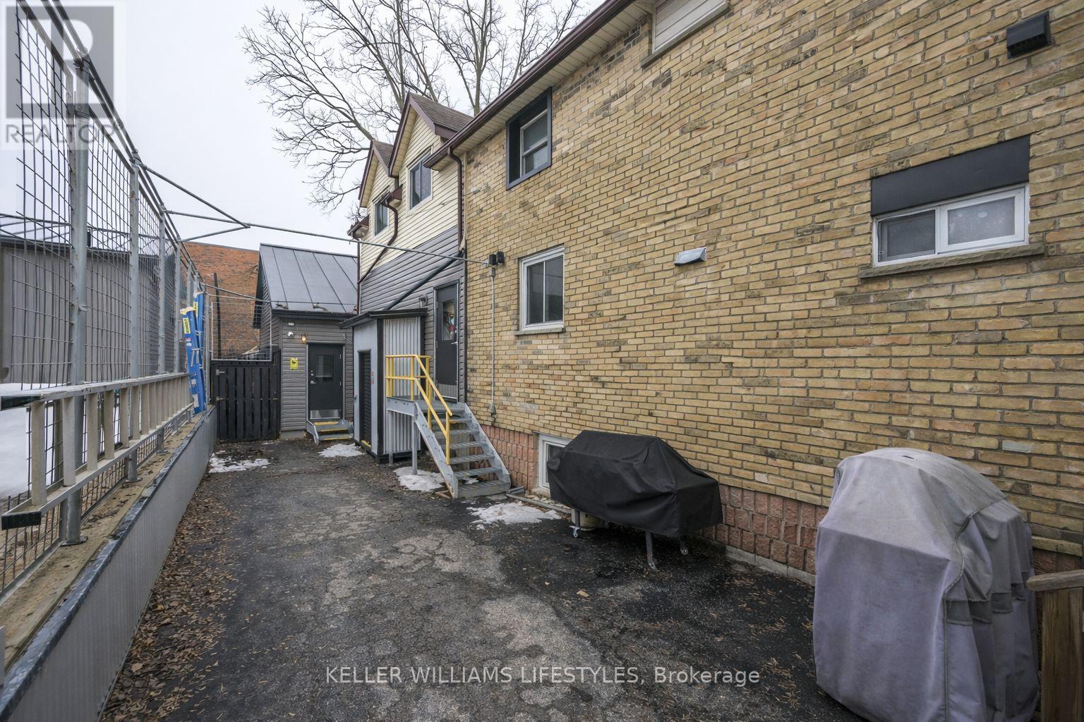 1233 Dundas Street, London East, Ontario  N5W 3B1 - Photo 3 - X12860960