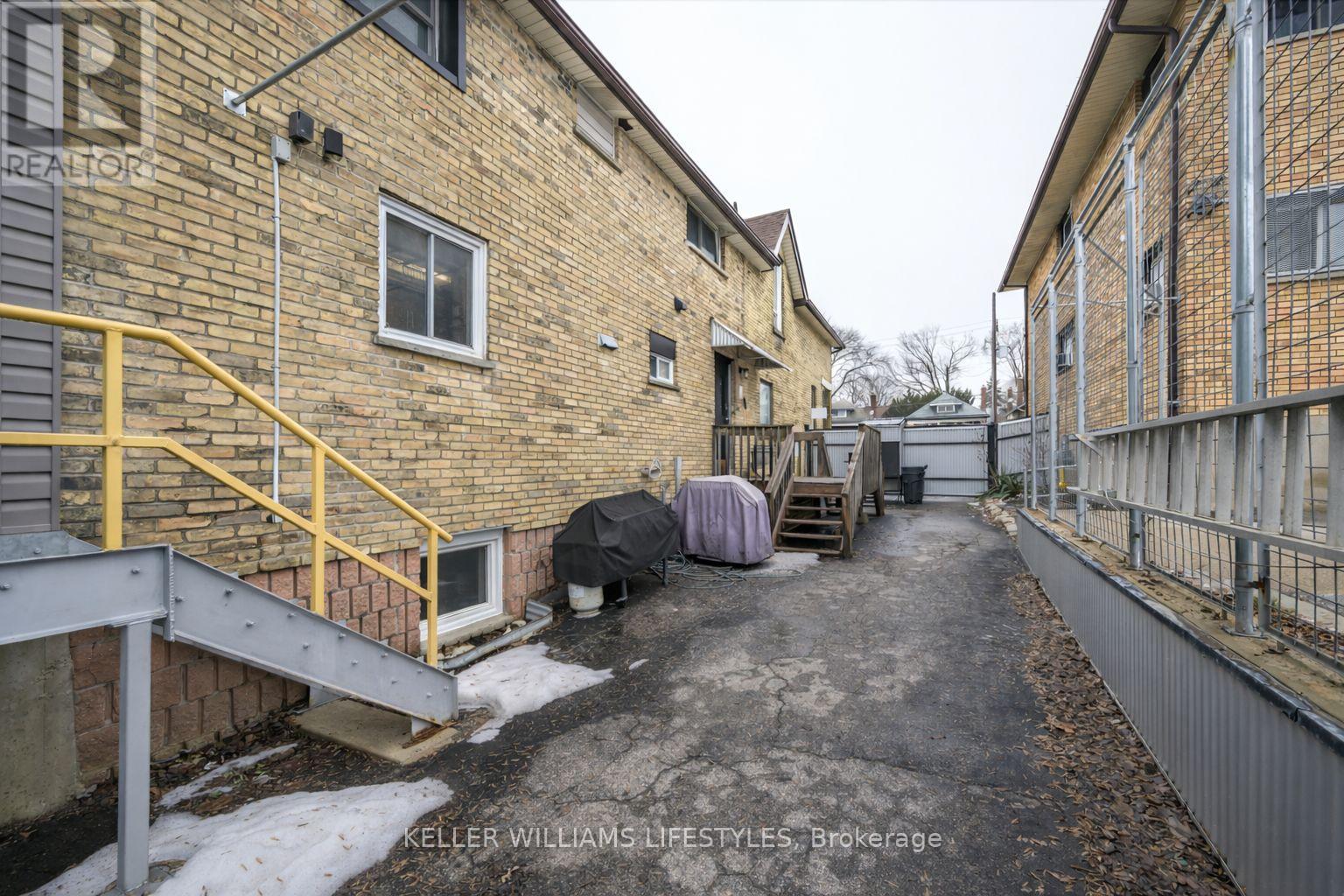 1233 Dundas Street, London East, Ontario  N5W 3B1 - Photo 4 - X12860960