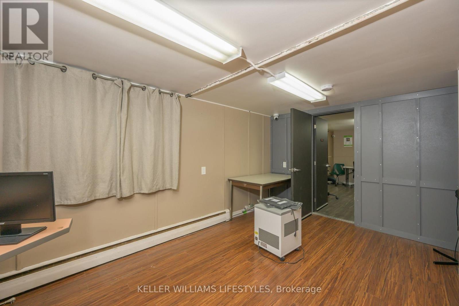 1235 Dundas Street, London East, Ontario  N5W 3B1 - Photo 12 - X12860966