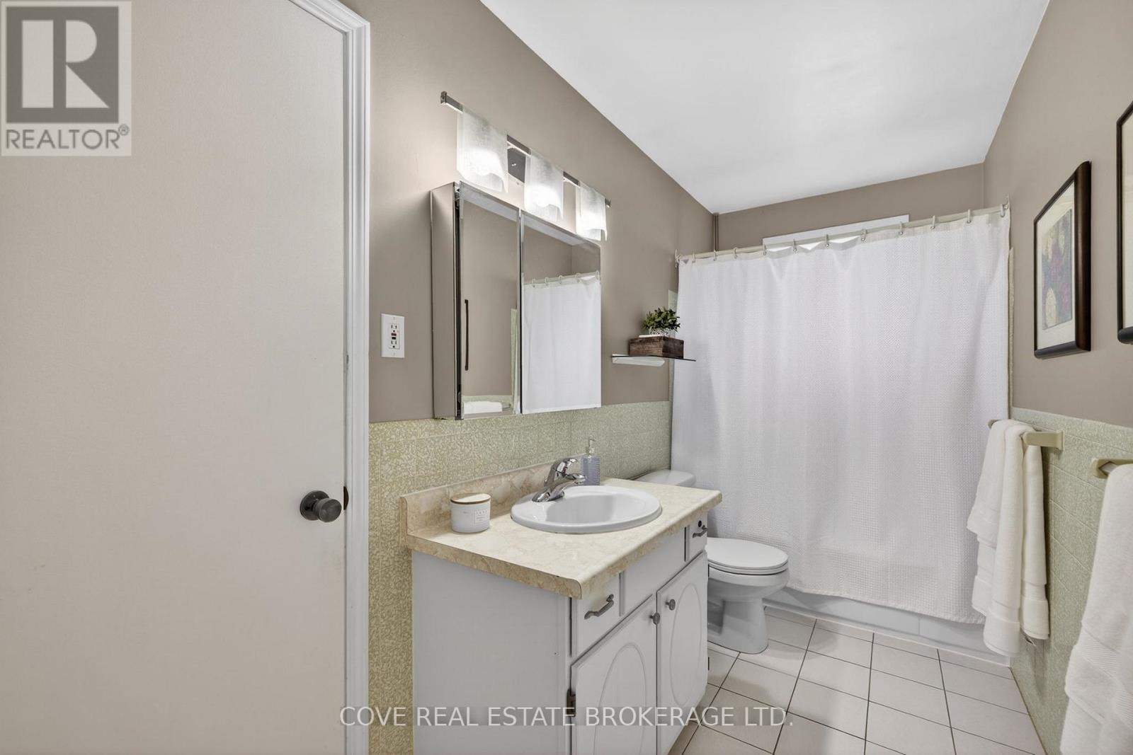 70 Elmgrove Crescent, London South, Ontario  N6J 4H1 - Photo 25 - X12861036