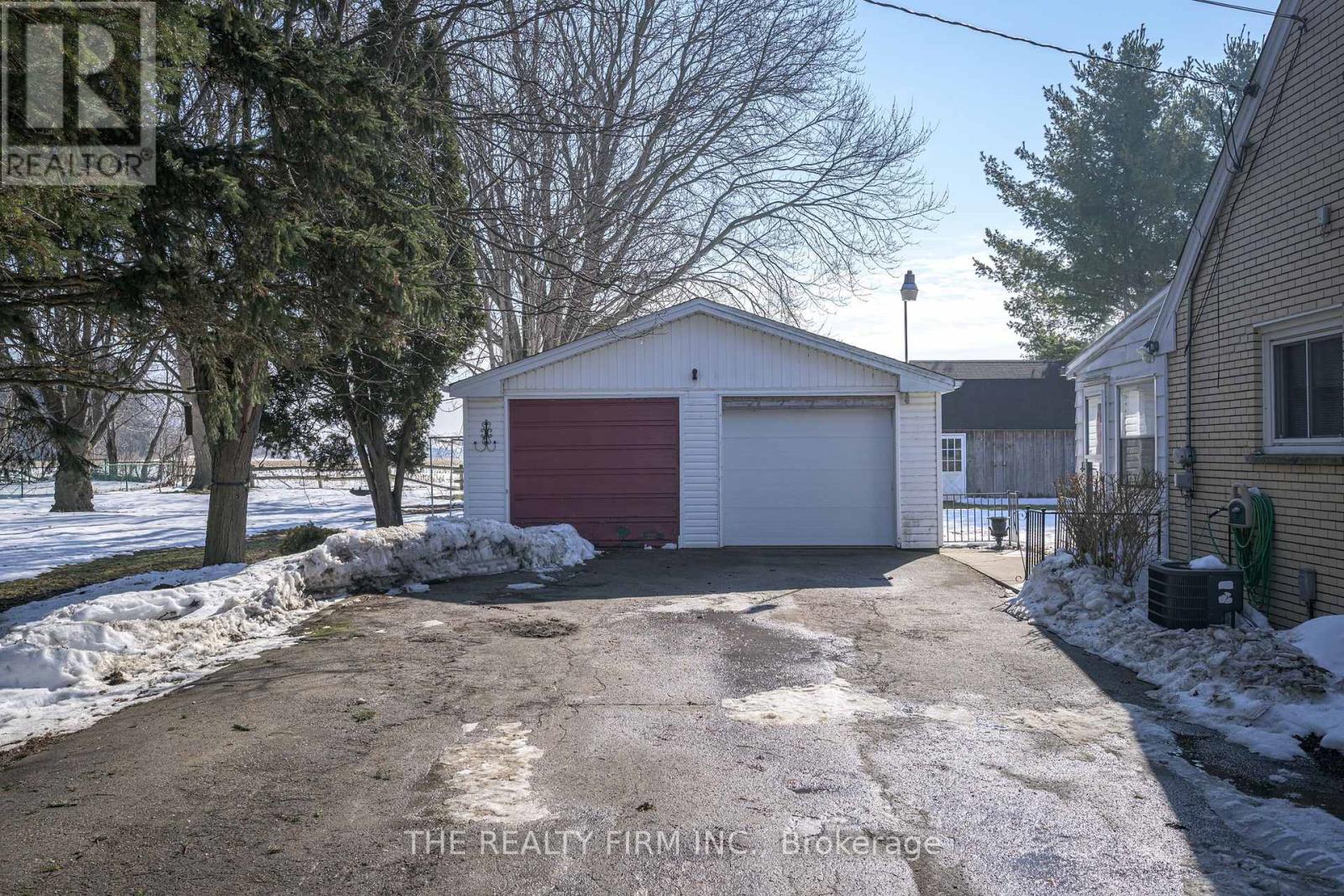 15233 Medway Road, Middlesex Centre, Ontario  N0M 1C0 - Photo 3 - X12861148