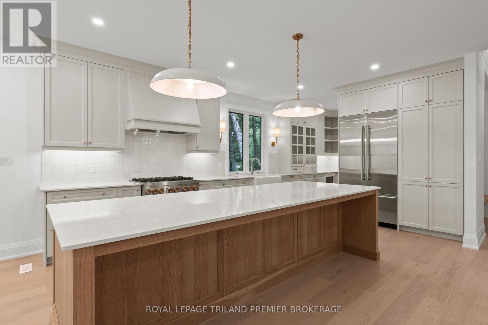 9940 Ontario Street, Lambton Shores, Ontario  N0M 2L0 - Photo 12 - X12861202