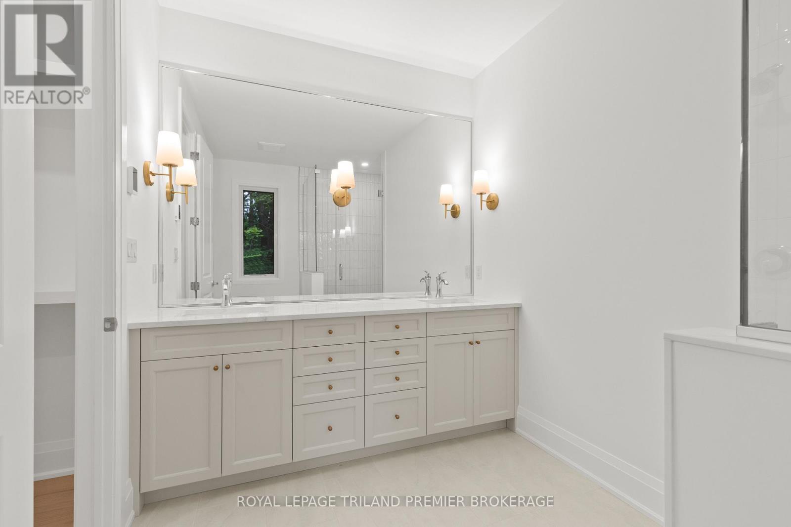 9940 Ontario Street, Lambton Shores, Ontario  N0M 2L0 - Photo 21 - X12861202