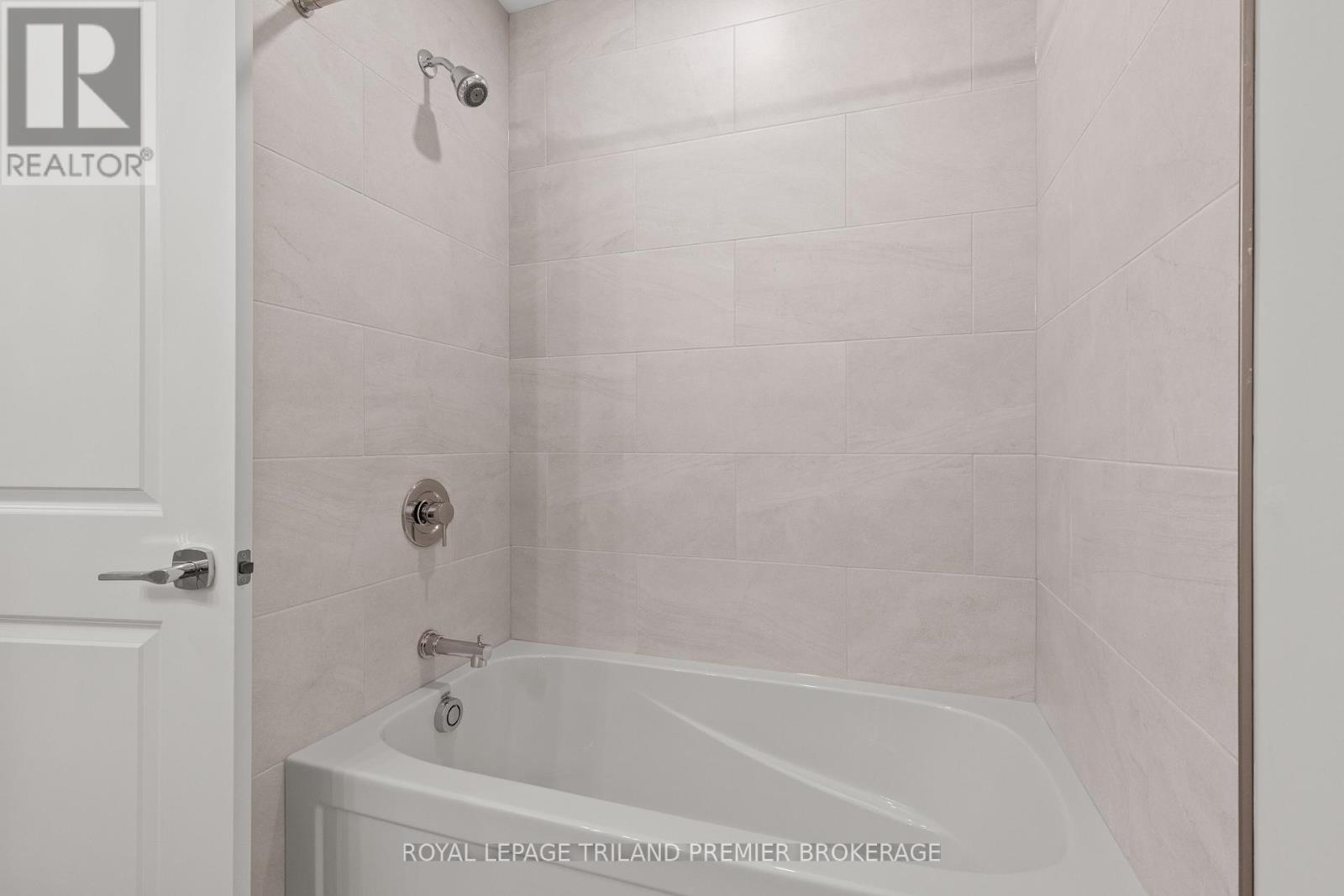 9940 Ontario Street, Lambton Shores, Ontario  N0M 2L0 - Photo 38 - X12861202